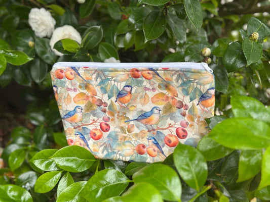 Neceser Paxariños hecho a mano con tela estampada de pájaros y frutos